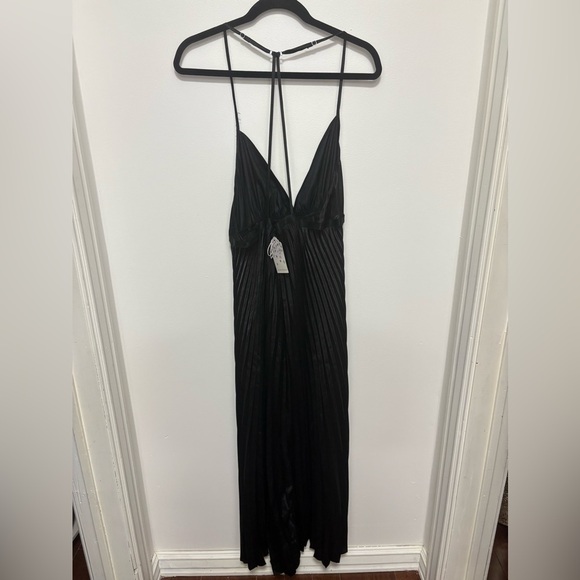 Gorgeous Black Dress - Picture 2 of 2